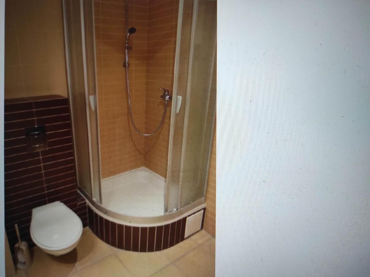 Nice Room With 2 Shared Bathrooms ,Wc , 2Km To Old Town -100M From Metro Szwedzka Варшава Екстериор снимка
